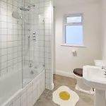 Host & - The Artists Pad Too Apartman